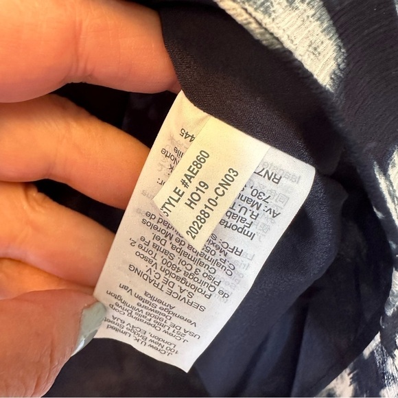 J Crew AE860 Size Small Navy Ikat Shaded Floral Crinkle Chiffon Smocked Blouse - Picture 6 of 12